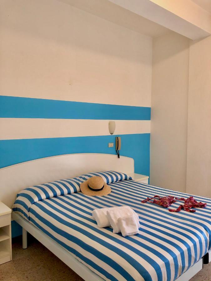 Hotel Serafini Римини Экстерьер фото