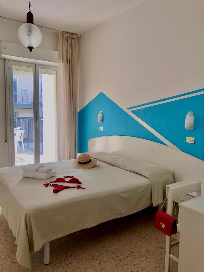 Hotel Serafini Римини Экстерьер фото