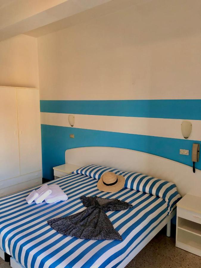 Hotel Serafini Римини Экстерьер фото