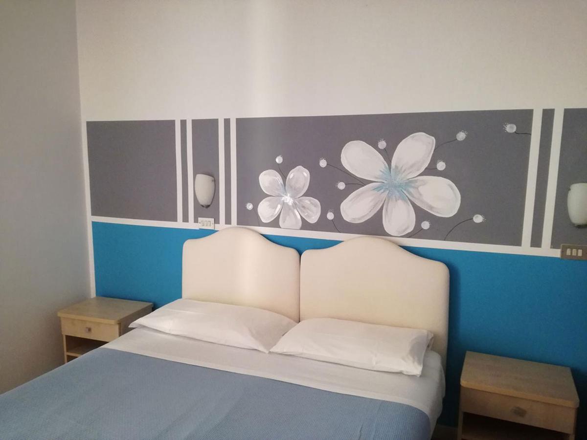 Hotel Serafini Римини Экстерьер фото