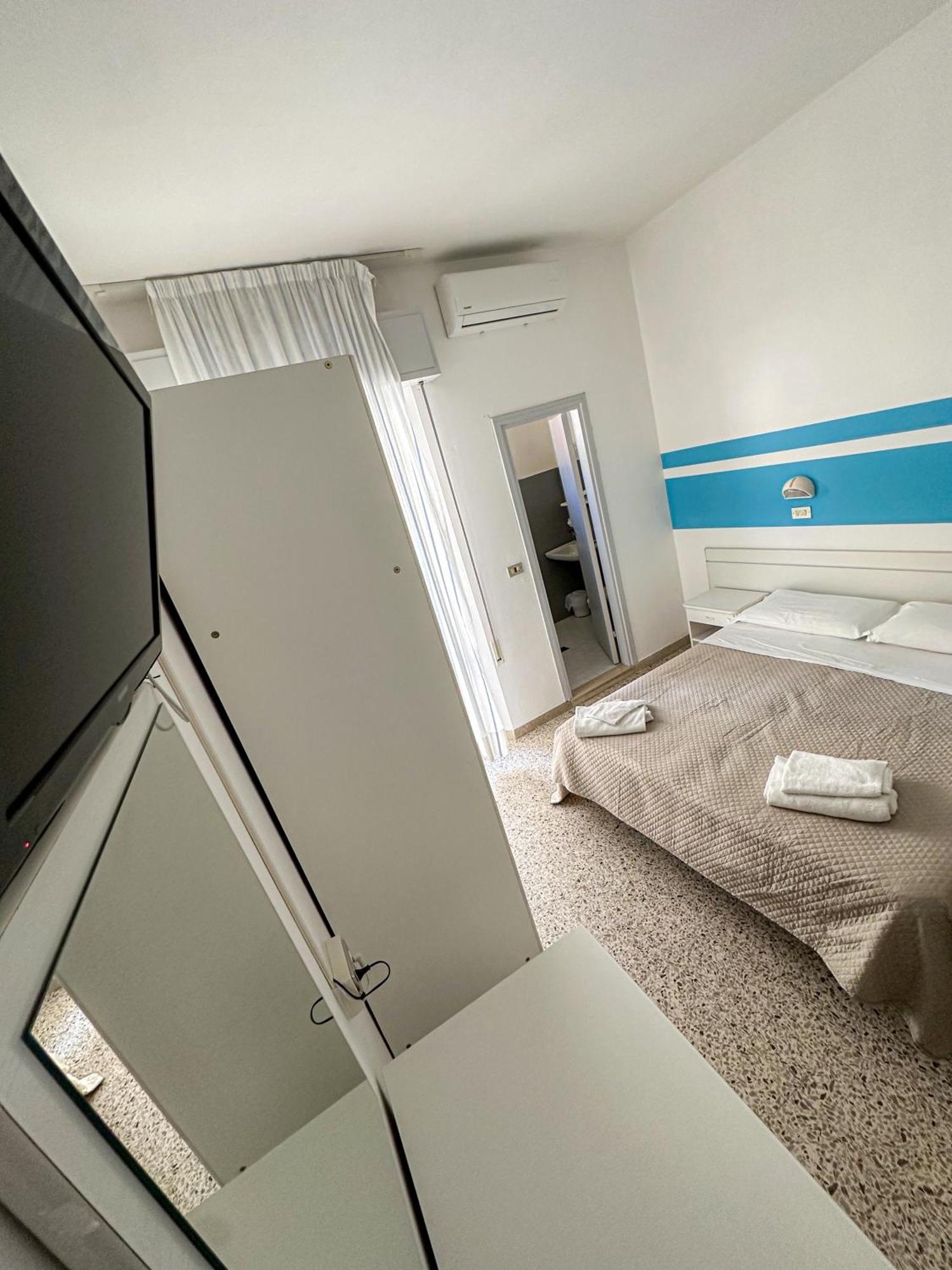 Hotel Serafini Римини Экстерьер фото