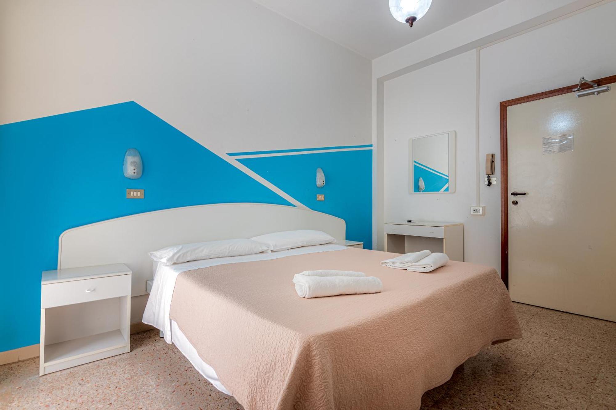 Hotel Serafini Римини Экстерьер фото