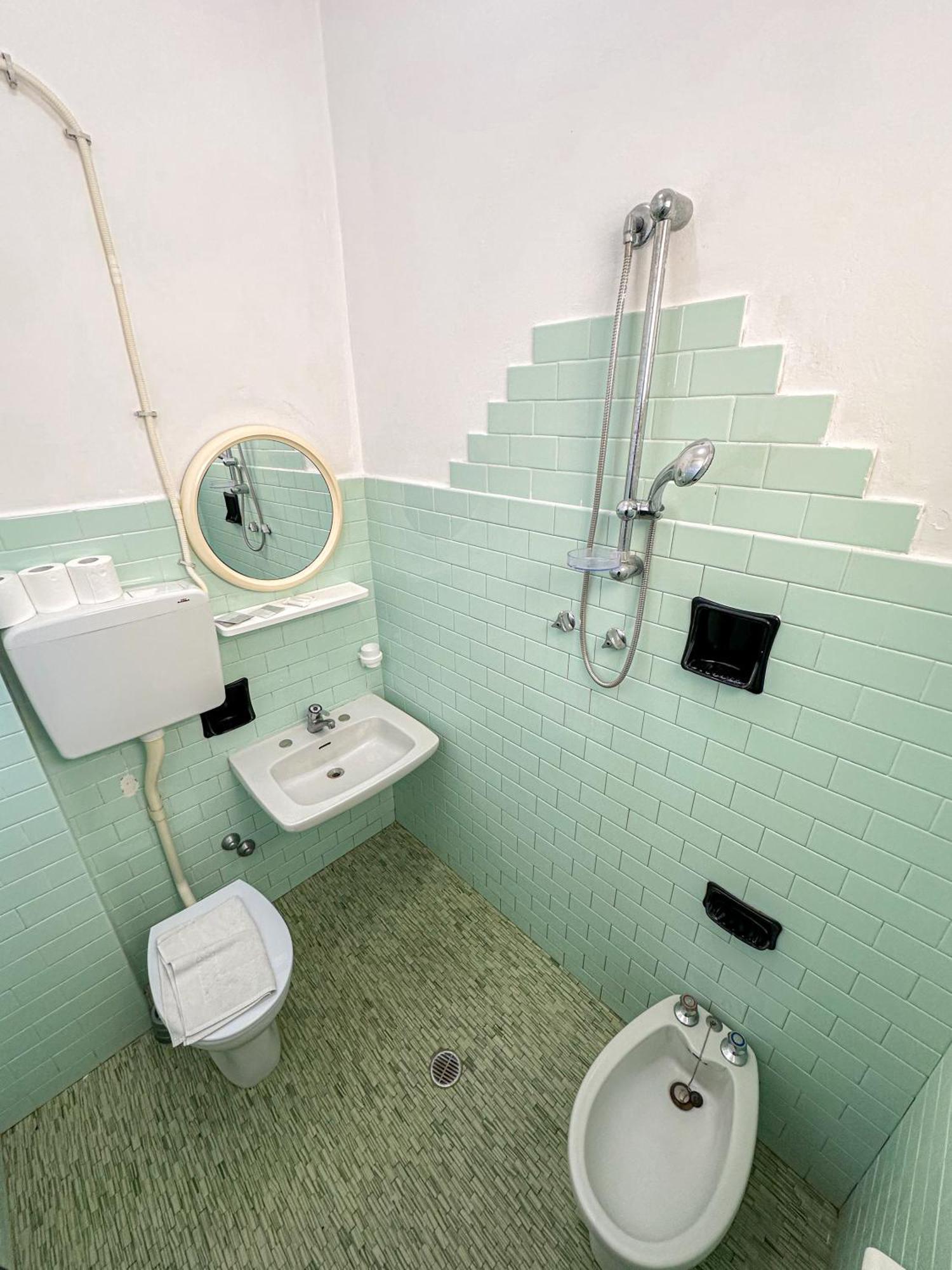 Hotel Serafini Римини Экстерьер фото