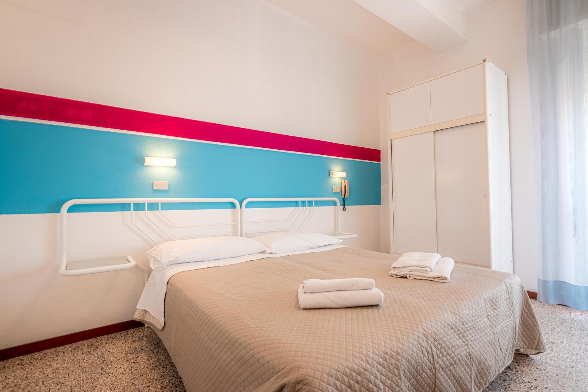 Hotel Serafini Римини Экстерьер фото