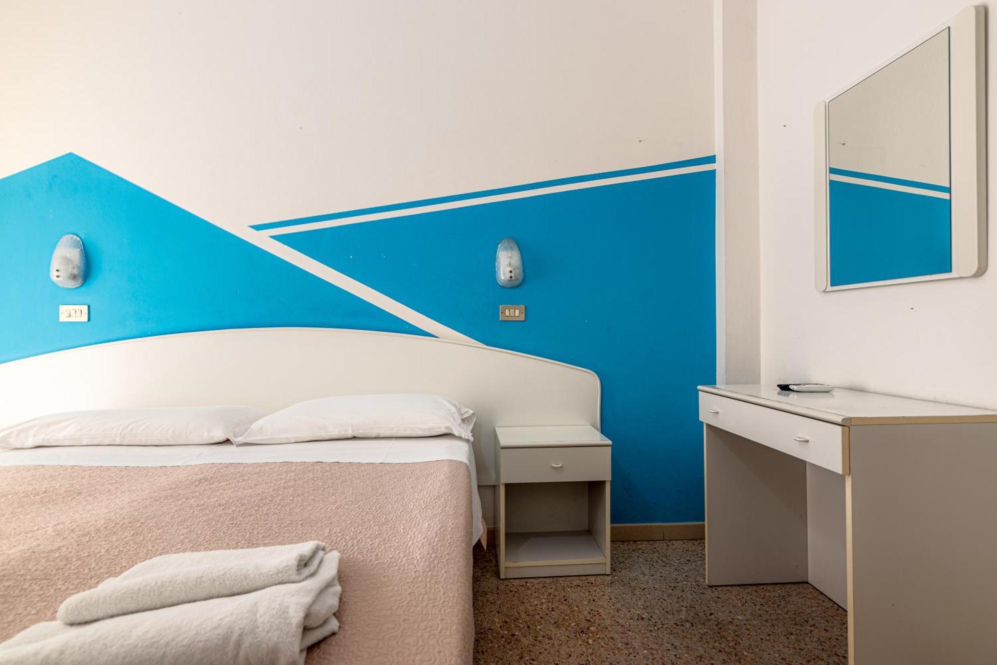 Hotel Serafini Римини Экстерьер фото