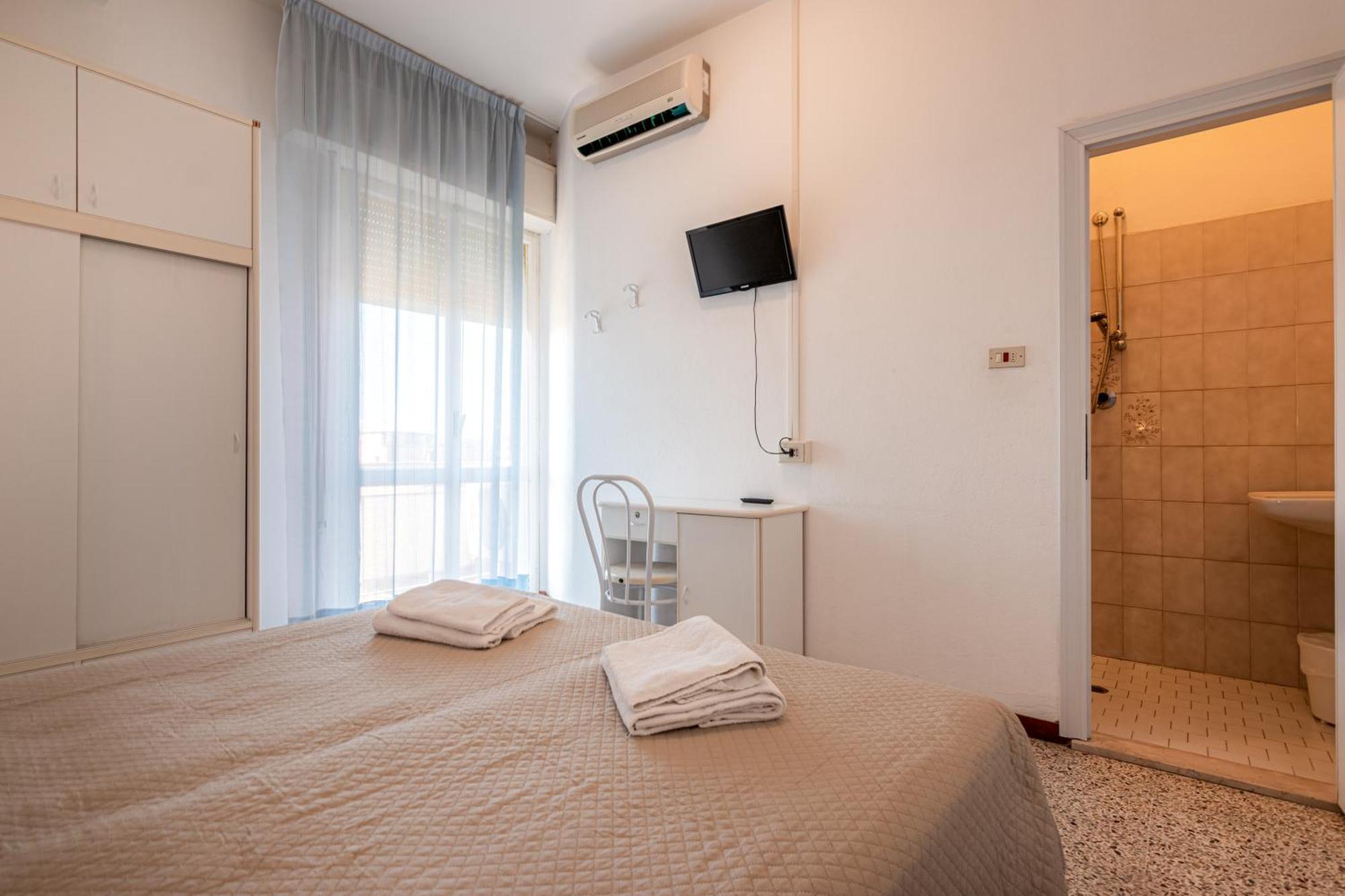 Hotel Serafini Римини Экстерьер фото